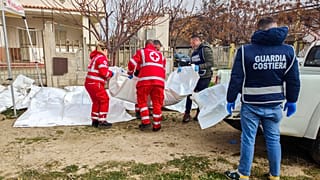 Die Leichen wurden in ein Stadion in Crotone überführt