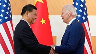 بايدن وشي جين بينغ خلال لقاء بينهما في بالي [إندونيسيا] في 2022