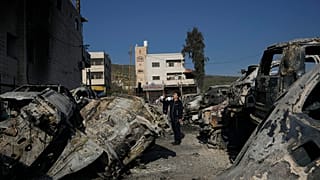 Des véhicules incendiés à Huwara, Cisjordanie (27/02/23)