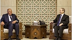 وزير الخارجية السوري فيصل المقداد يلتقي بنظيره المصري سامح شكري في مقر وزارة الخارجية خلال زيارة إلى دمشق في 27 فبراير/شباط 2023.