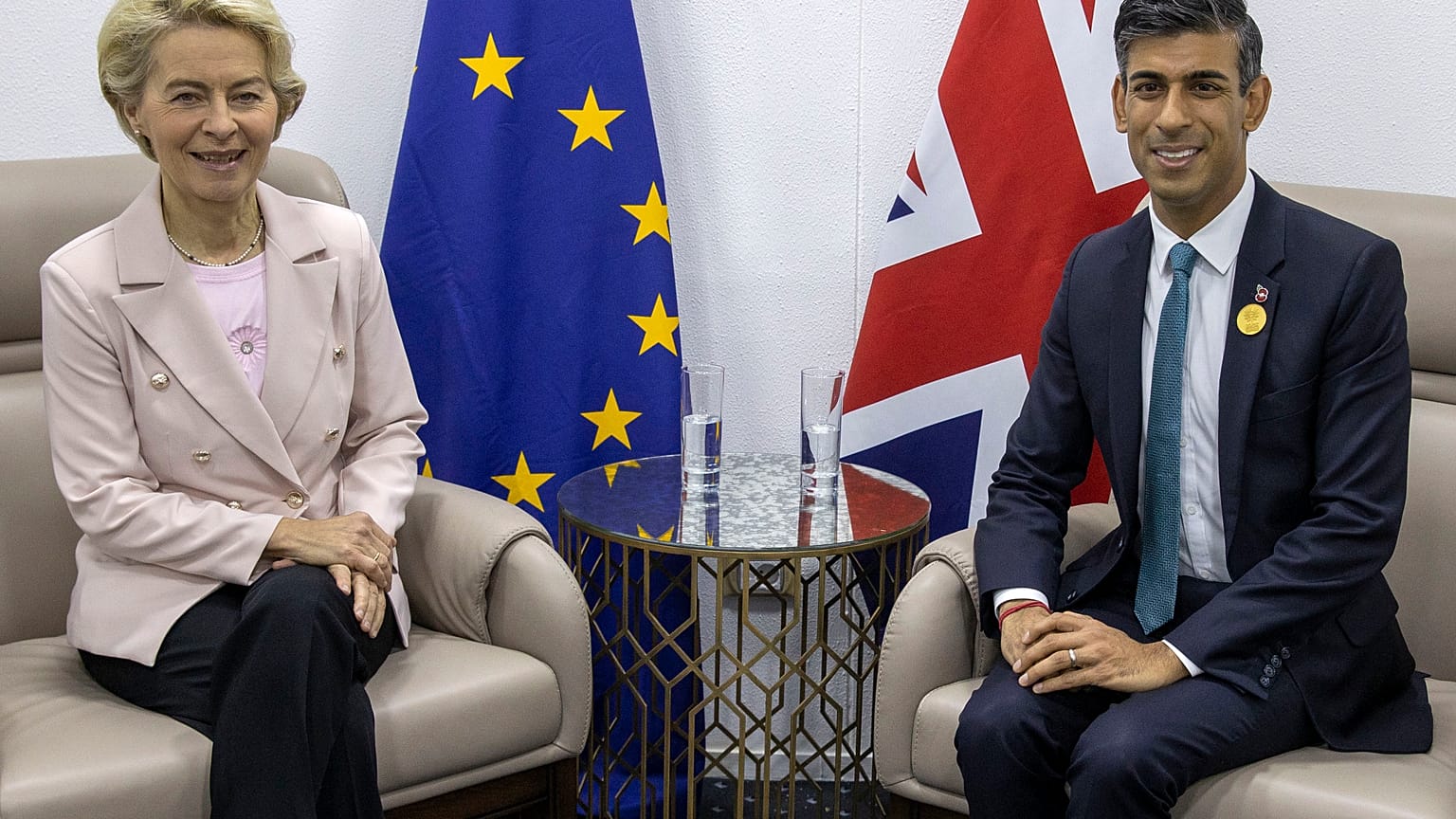 FILE - European Commission President Ursula von der Leyen, left, and British Prime Minister Rishi Sunak meet during the COP27 climate summit in Sharm el-Sheikh, Egypt