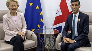 FILE - European Commission President Ursula von der Leyen, left, and British Prime Minister Rishi Sunak meet during the COP27 climate summit in Sharm el-Sheikh, Egypt
