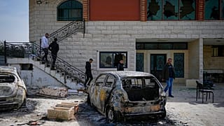 Destrozos tras el ataque de colonos en Hawara, cerca de la ciudad cisjordana de Nablus