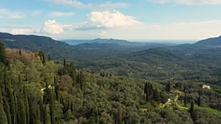 Grécia secreta: das pitorescas aldeias de pedra ao azeite saudável