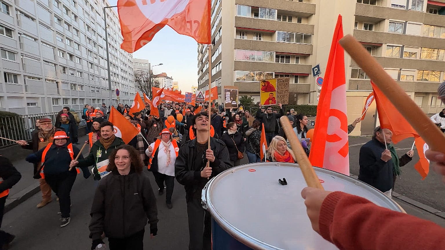 Macron vs o povo: porque é que França resiste à reforma das pensões?