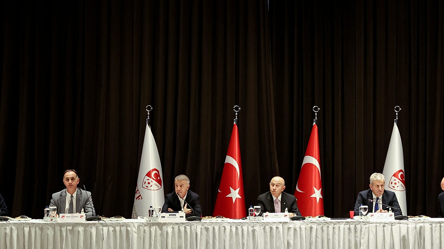 "Hükümet istifa" sloganları sonrası Kulüpler Birliği Vakfı açıklama yaptı