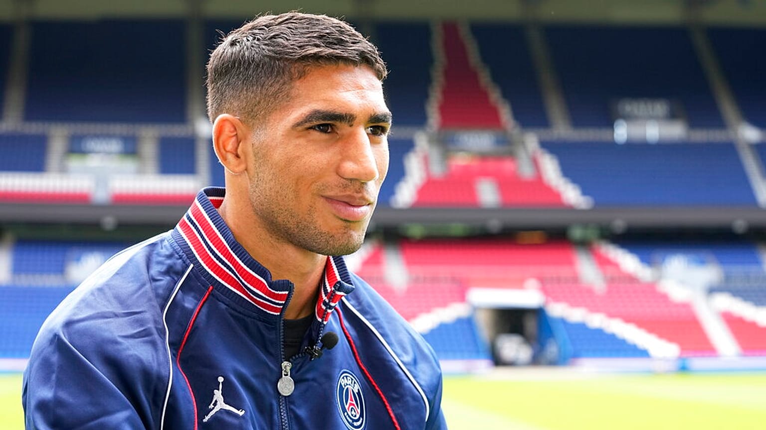 نجم المنتخب المغربي لكرة القدم وباريس سان جرمان أشرف حكيمي في ملعب بارك دي برينس، باريس، فرنسا، الخميس 8 يوليو 2021.