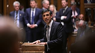 El primer ministro británico, Rishi Sunak, habla ante la Cámara de los Comunes