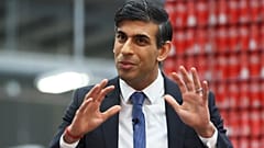 Rishi Sunak an diesem Dienstag bei einem nordirischen Getränkehersteller