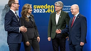 Andreas Carlson svéd infrastrukturális miniszter és Ebba Busch energiaügyi miniszter német szakpolitikusokkal, Sven Giegolddal és Michael Theurerrel a stockholmi csúcson.