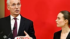 Stoltenberg und Marin bei gemeinsamer Pressekonferenz