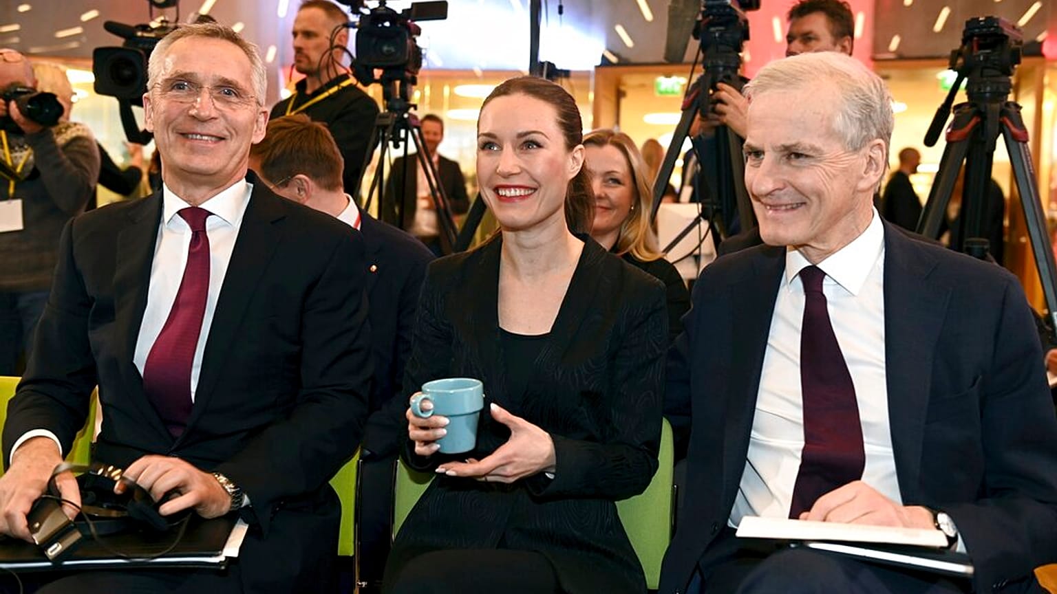 El secretario general de la OTAN, Jens Stoltenberg, la primera ministra de Finlandia, Sanna Marin y el primer ministro de Noruega,  Jonas Gahr Store. Helsinki 28/2/2023