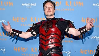 Elon Musk Heidi Klum éves halloween-partiján, 2022-ben