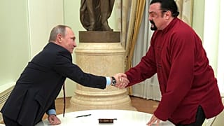 Seagal 2016 novemberében személyesen is találkozott Putyinnal a Kreml-ben