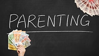 Das Geld hält die unter 35-Jährigen im Vereinigten Königreich davon ab, Kinder zu bekommen. Wie sieht es mit dem Kindergeld in Europa aus?