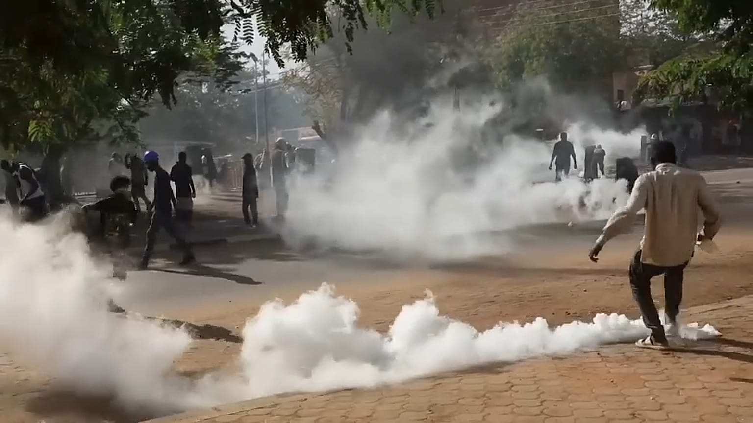  متظاهرون سودانيون ينظمون مسيرة في الخرطوم، السودان
