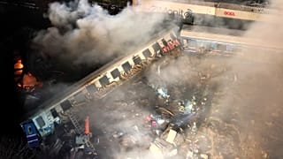 Недалеко от города Лариса столкнулись пассажирский и грузовой составы
