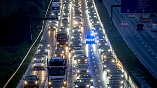 Esti forgalom egy német autópályán, Frankfurtnál
