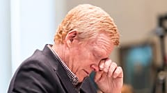 Alex Murdaugh a könnyivel küszködve hallgatta a vádlottak padjáról megmaradt fia tanúvallomását 2023 februárjában