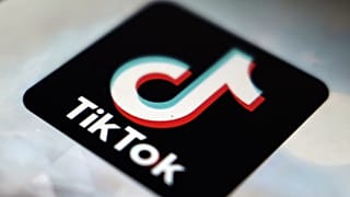 A cég logója egy tokiói mobilon