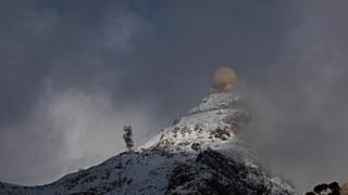 A katonai radar is a ködbe vész