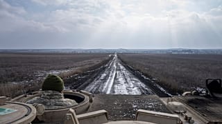 Украинский бронетранспортёр близ Угледара