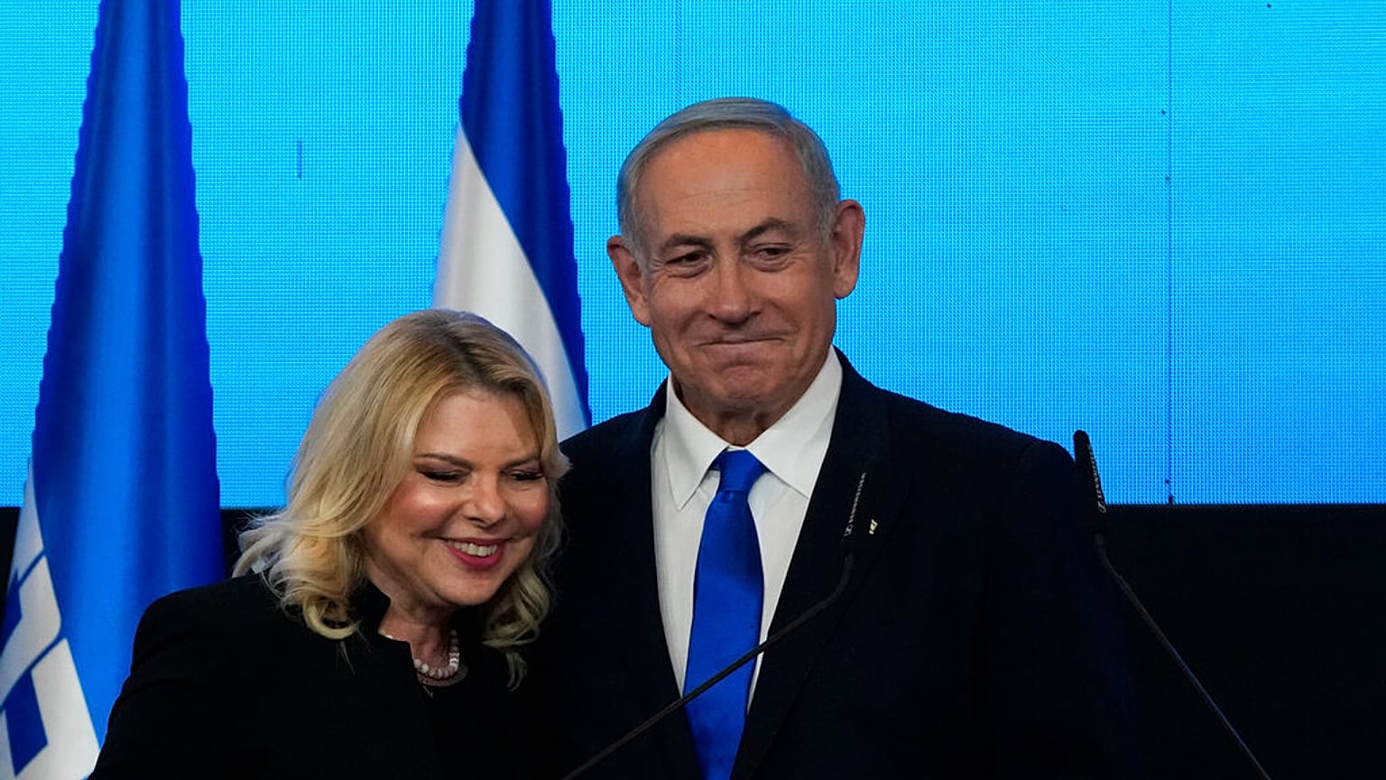 İsrail Başbakanı Binyamin Netanyahu ve eşi Sara Netanyahu seçim sonrası (arşiv)