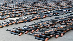 İran'dan Yemen'e gönderilen tüfekler 
