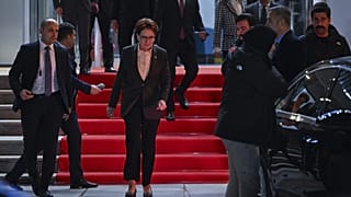 Meral Akşener, Saadet Partisi ev sahipliğinde düzenlenen toplantıdan çıkarken