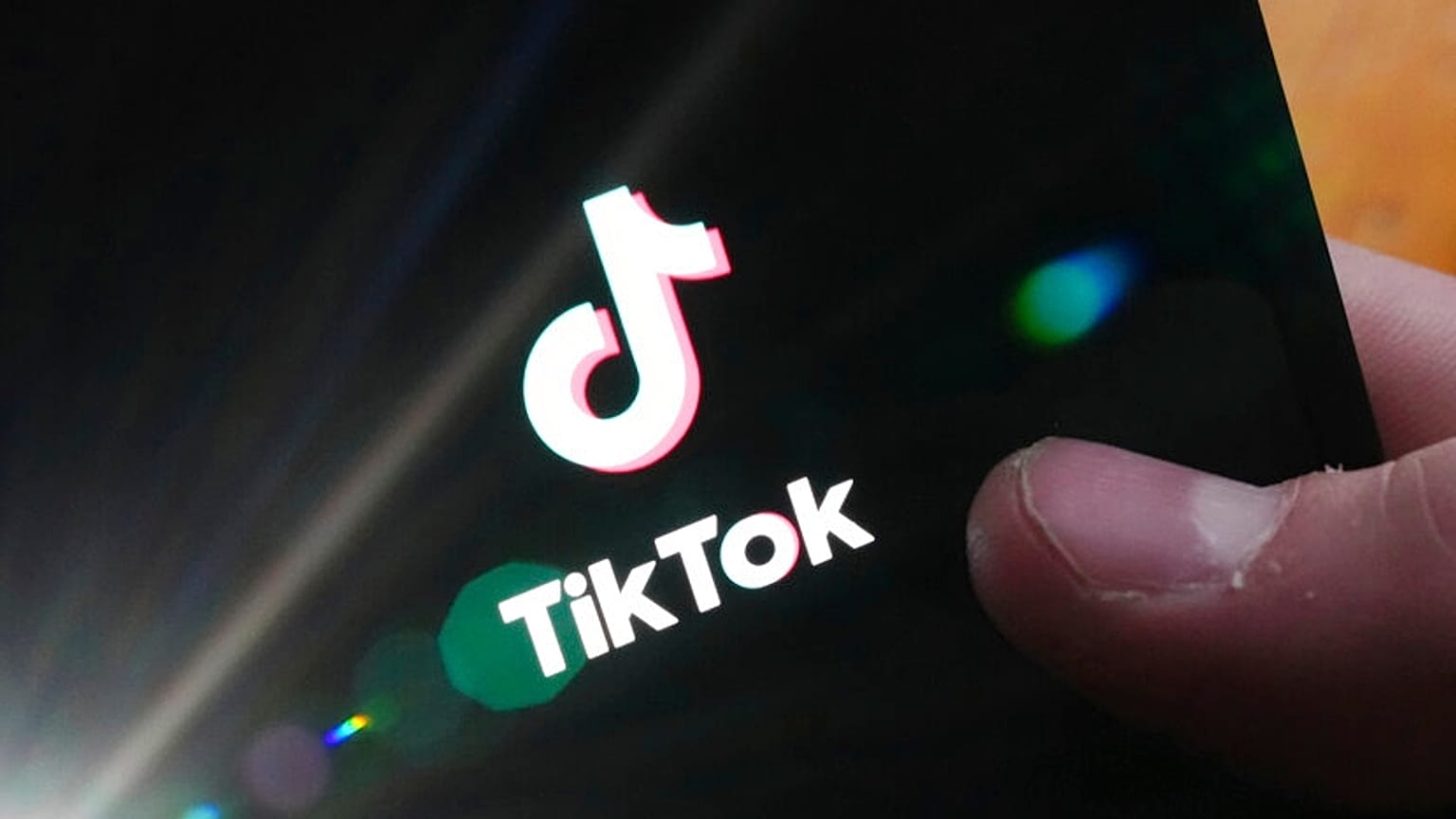 TikTok 18 yaş altındaki kullanıcılara zaman sınırlaması getirdi