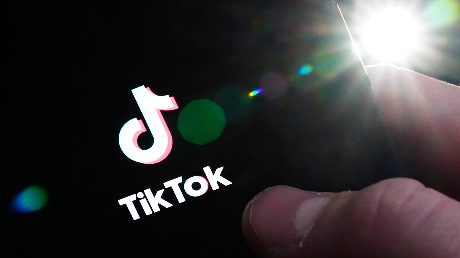 EU-Institutionen handelten schnell, um die chinesische App TikTok von Firmengeräten zu verbannen