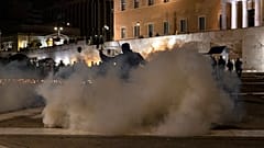 Des heurts se sont produits entre manifestants et forces de l'ordre à la fin du défilé à Athènes (Grèce), le 03/03/2023