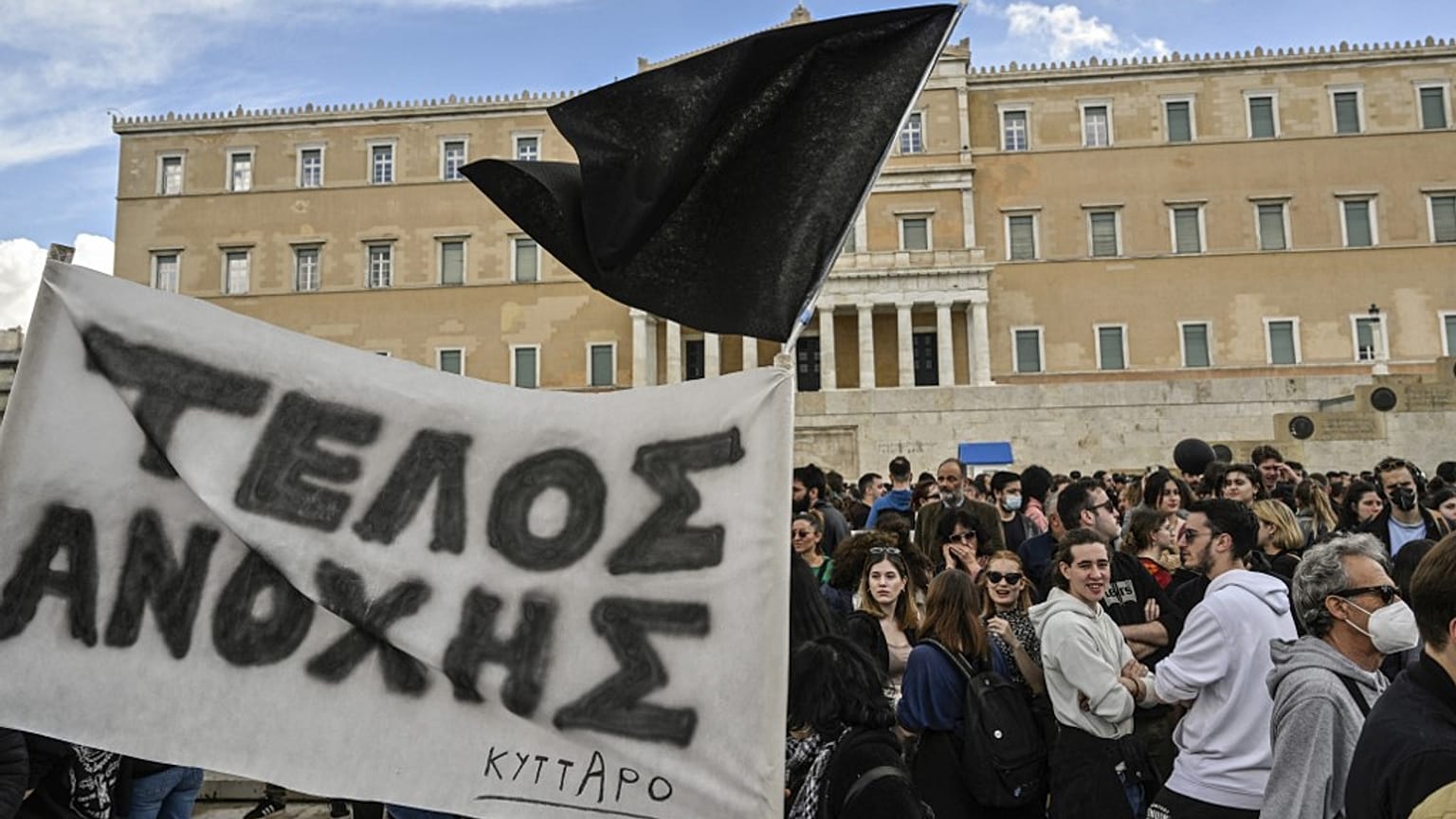 Le proteste in Grecia per l'incidente ferroviario
