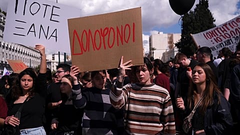 Des milliers de manifestants ont crié leur colère à Athènes