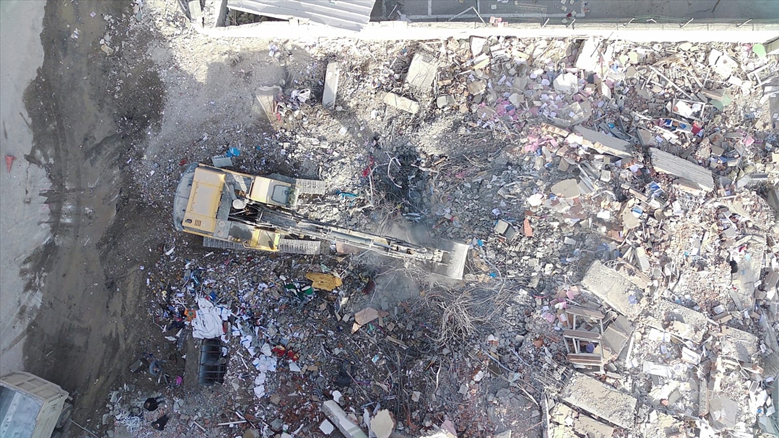 Adıyaman'da enkaz kaldırma çalışmaları sürüyor