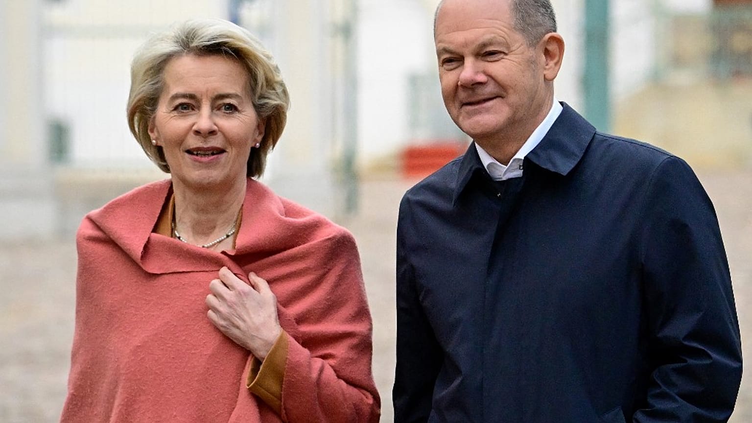 Von der Leyen e Olaf Scholz