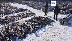 Auf dem Raketenfriedhof von Charkiw in der Ukraine