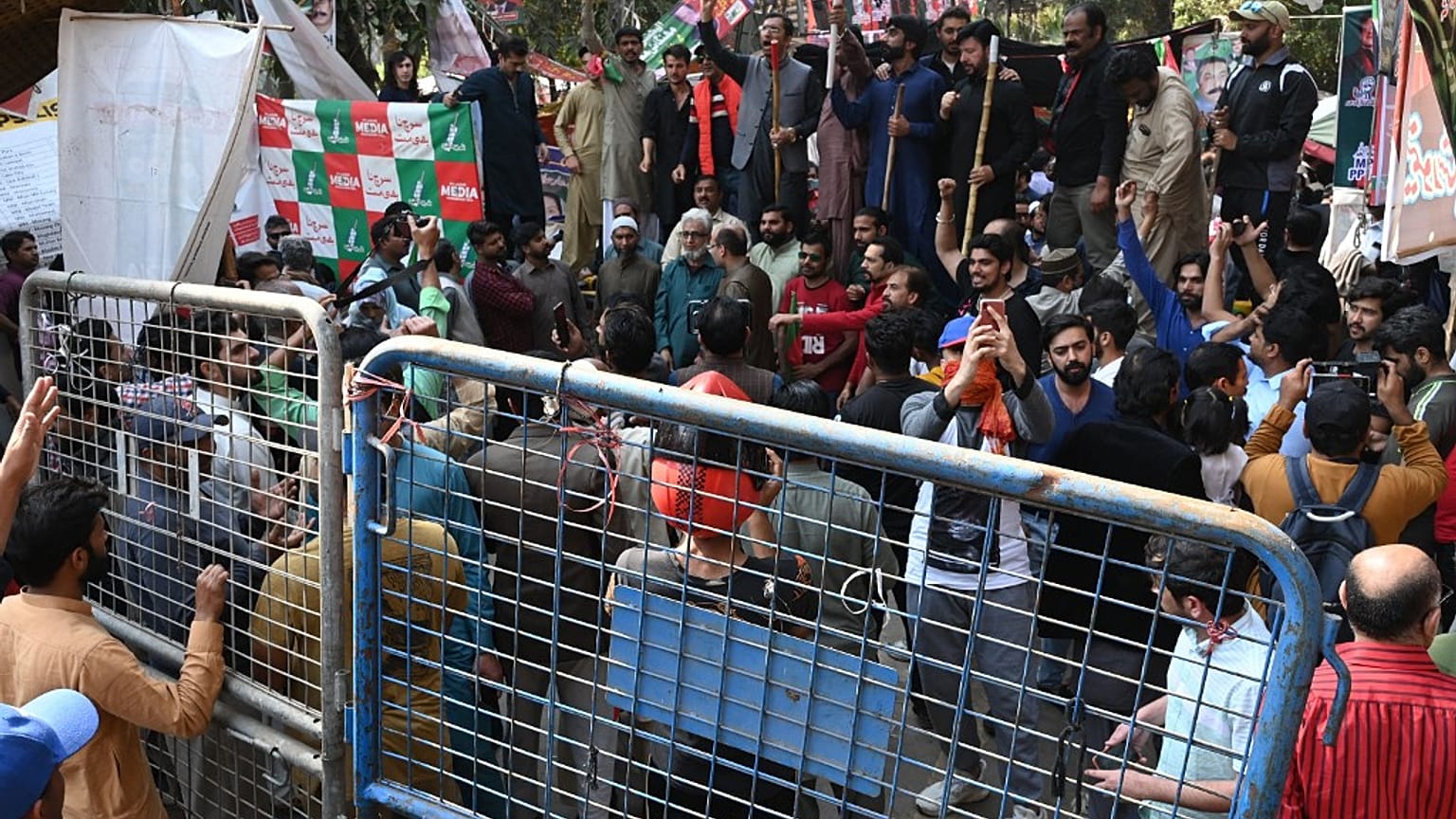 تجمع لمناصري عمران خان