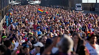 WorldPride auf der Sydney Harbour Bridge in Australien
