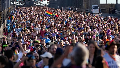WorldPride auf der Sydney Harbour Bridge in Australien