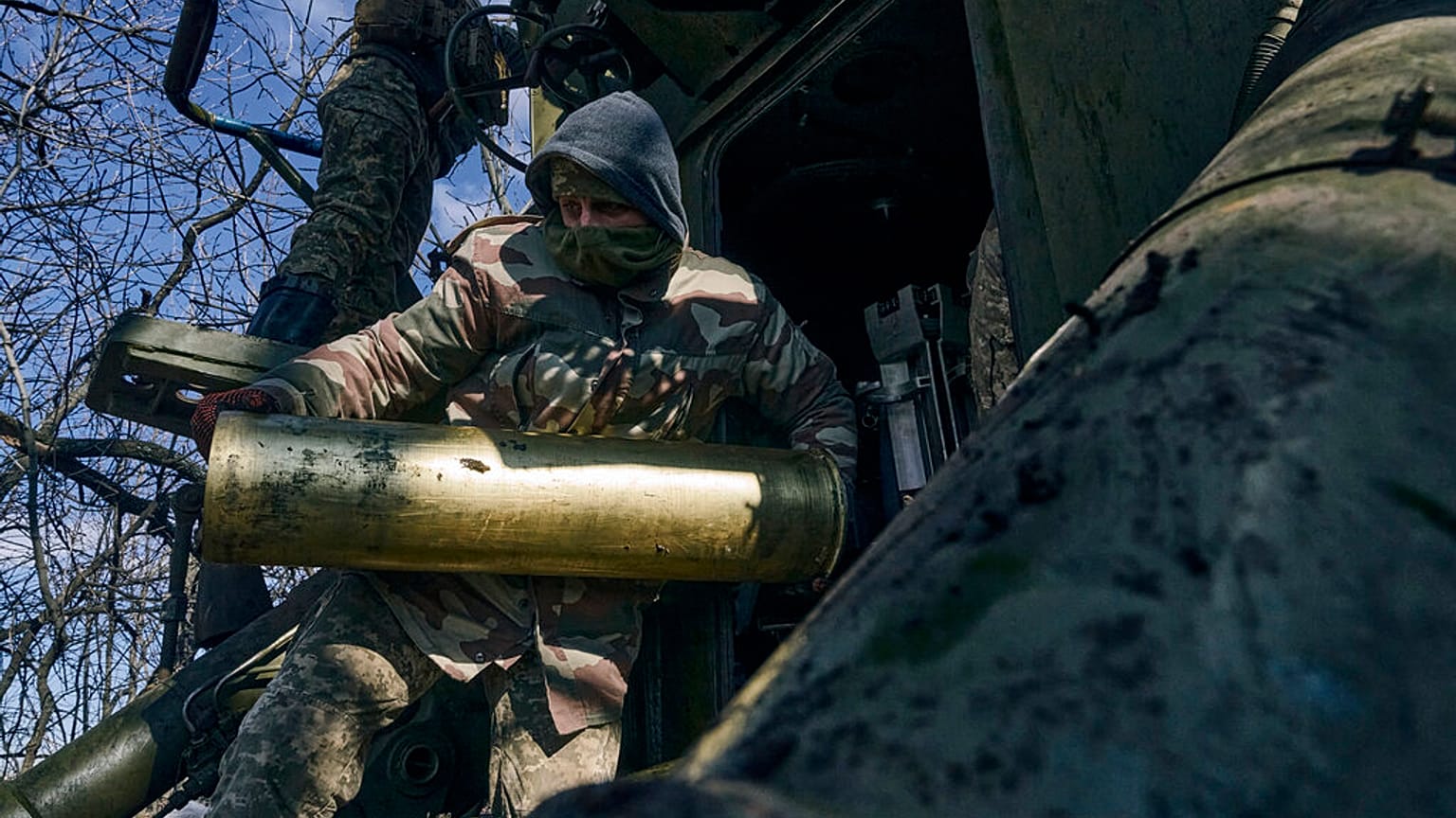 Ukrainian soldiers prepare to fire a self-propelled howitzer towards Russian positions near Bakhmut, Donetsk region, Ukraine, Sunday, March 5, 2023.