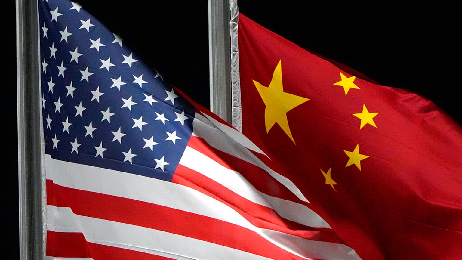 The US and Chinese flag, side by side. 