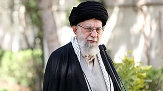 L'ayatollah Ali Khamenei, le 6 mars 2023 à Téhéran, où il a abordé pour la première fois la vague d'empoisonnement de jeunes filles.