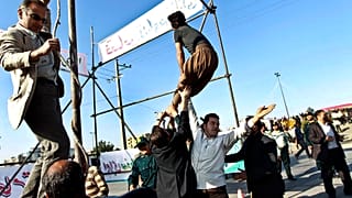 خلال عملية إعدام ألغيت في اللحظة الأخيرة في إيران [أرشيف] 