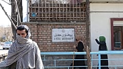 Afganistan'da üniversiteler kız öğrenciler olmadan eğitime başladı
