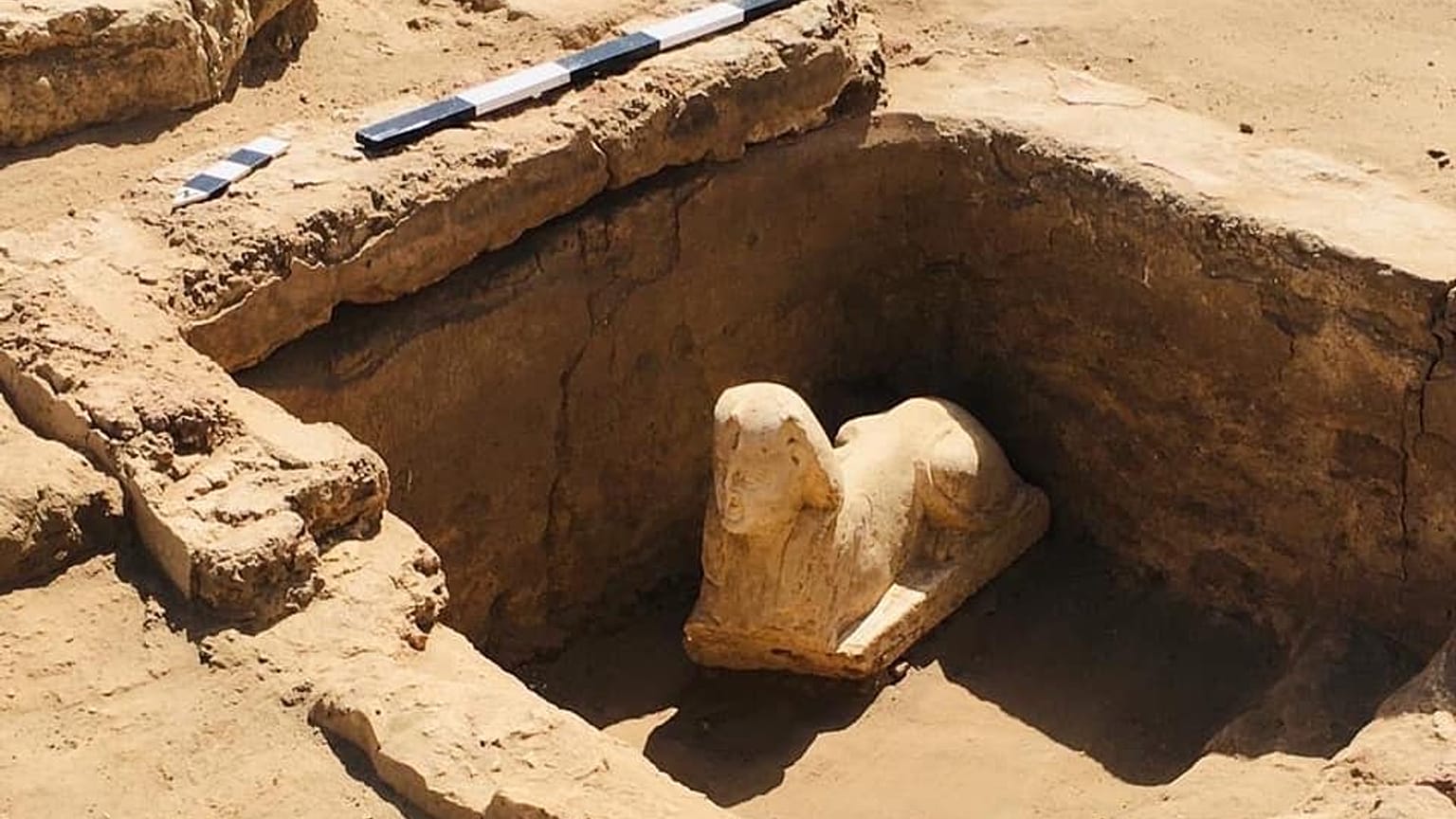اكتشاف تمثال لأبو الهول بجوار معبد دندرة بقنا
