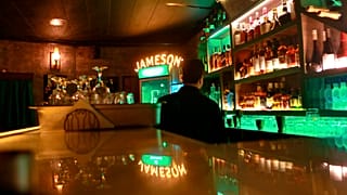Alkoholt árusító bár Bagdadban