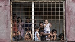 Crianças da comunidade roma na Eslováquia em setembro de 2021