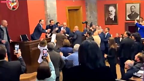 Schlägerei im georgischen Parlament in Tiflis