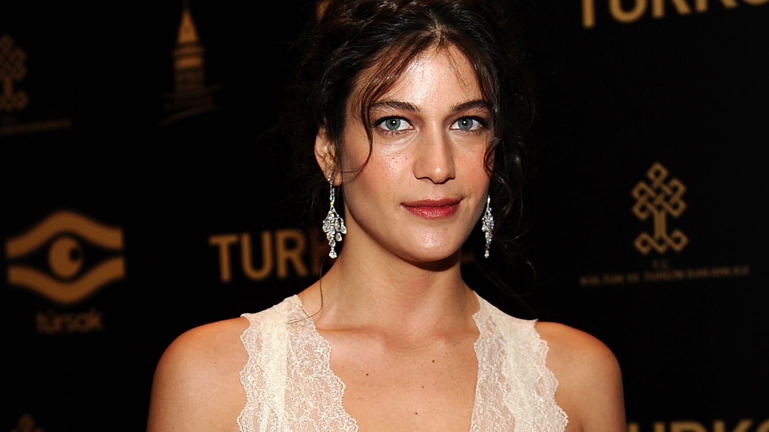 Berrak Tüzünataç